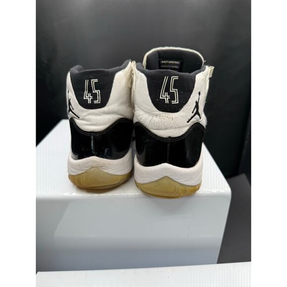 Nike Air Jordan Retro 11s - Black and White - Size 8M main image 5
